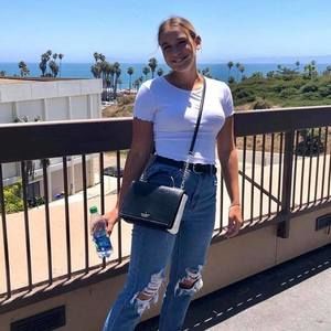 Meet your Posher, Kelly